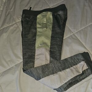 GUC Nike Boy Sz L Black, Mint, and Cream Elite Joggers